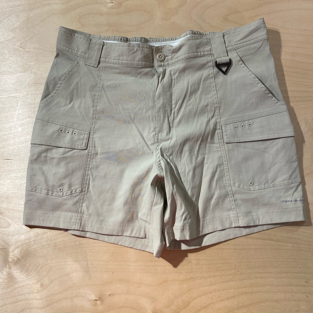 Columbia Women's Light Tan Cargo Shorts Large (ER)